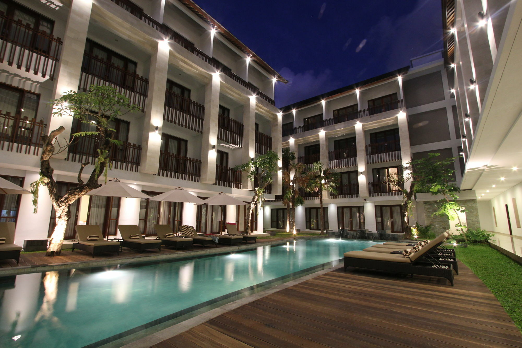 Grand La Walon Hotel Legian Dış mekan fotoğraf