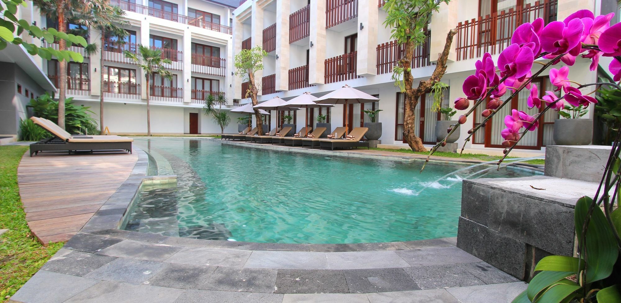 Grand La Walon Hotel Legian Dış mekan fotoğraf