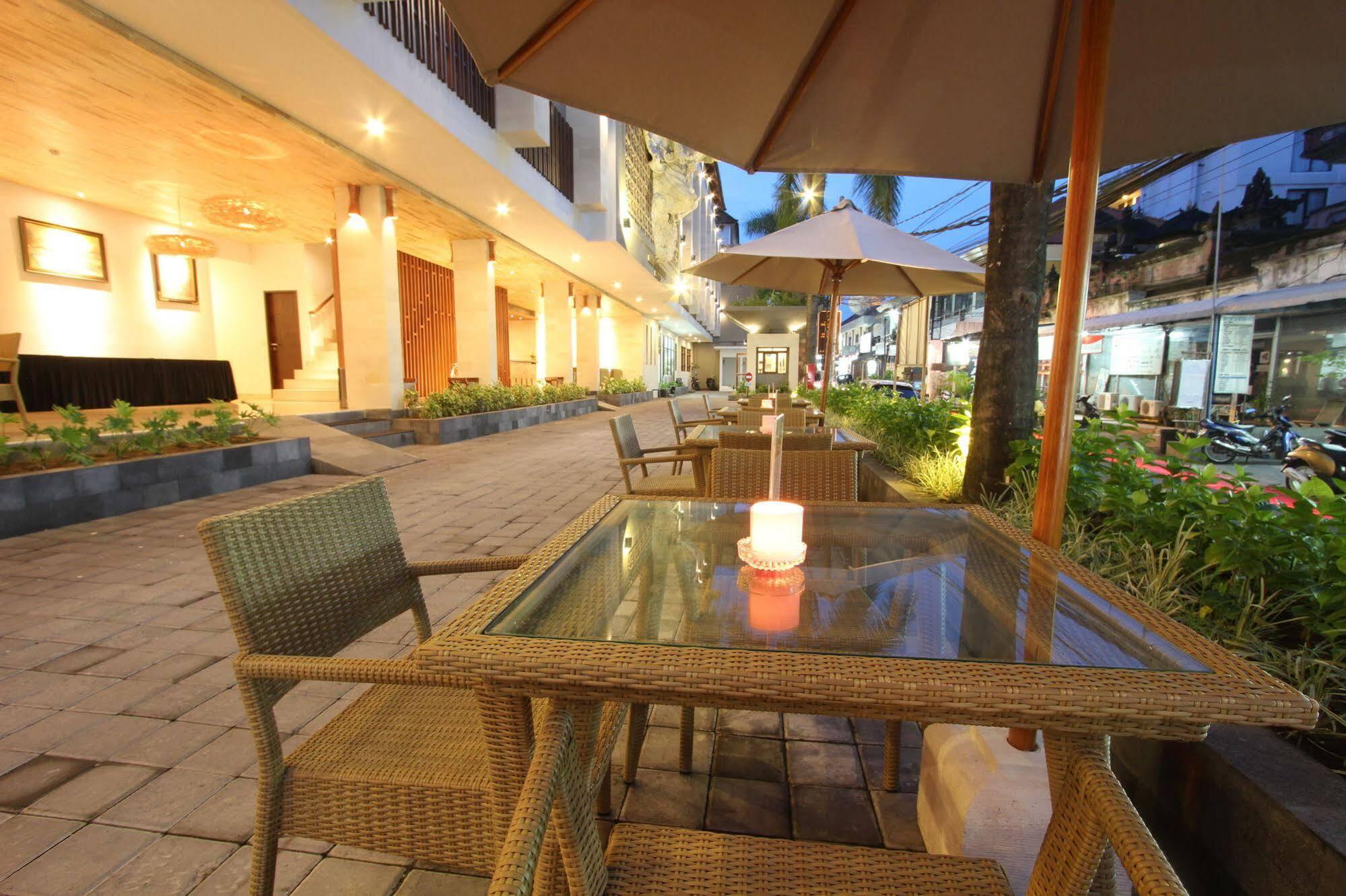 Grand La Walon Hotel Legian Dış mekan fotoğraf