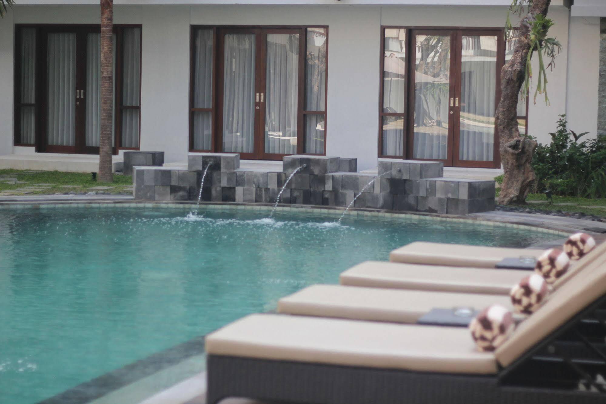 Grand La Walon Hotel Legian Dış mekan fotoğraf