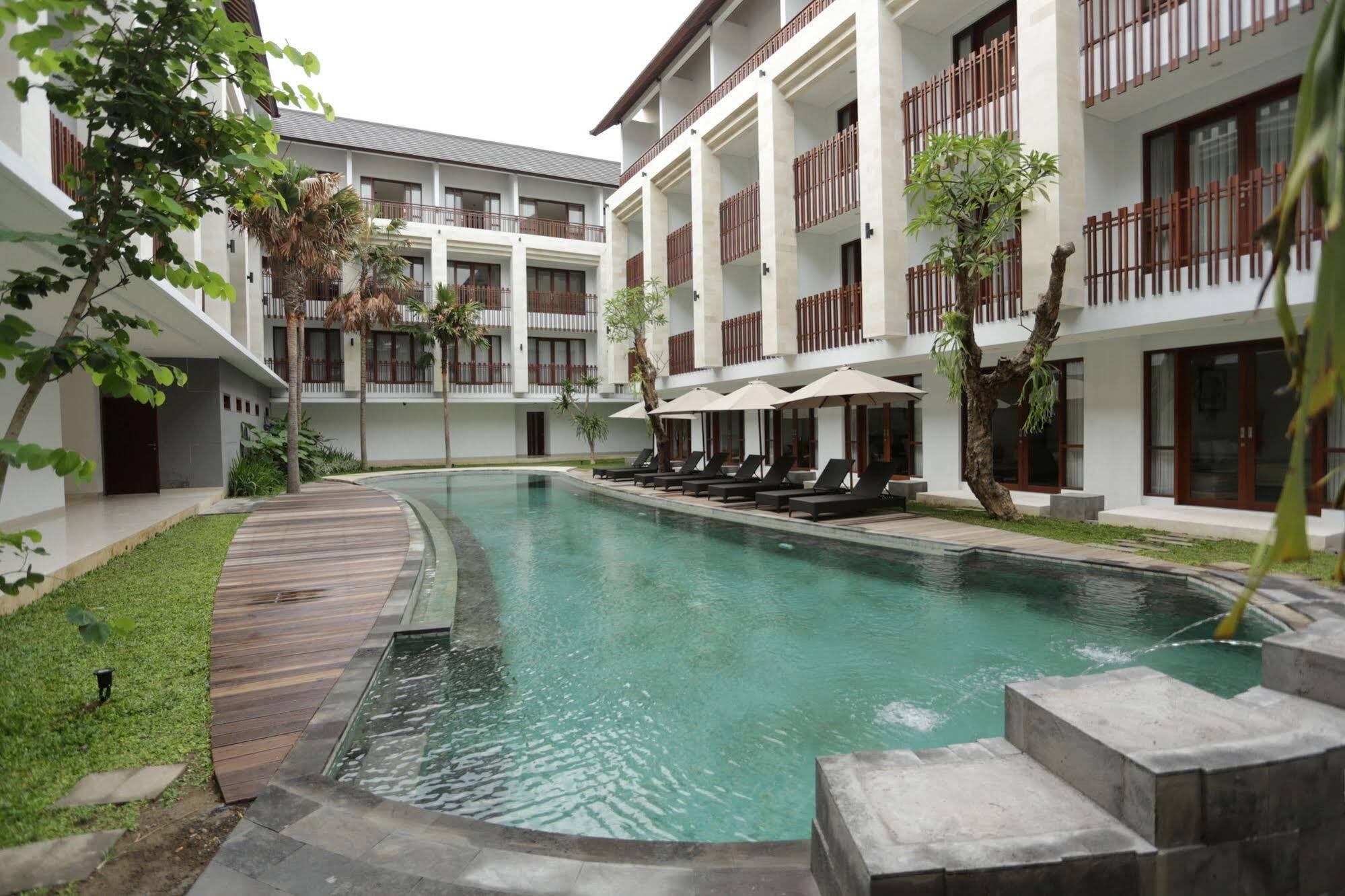 Grand La Walon Hotel Legian Dış mekan fotoğraf