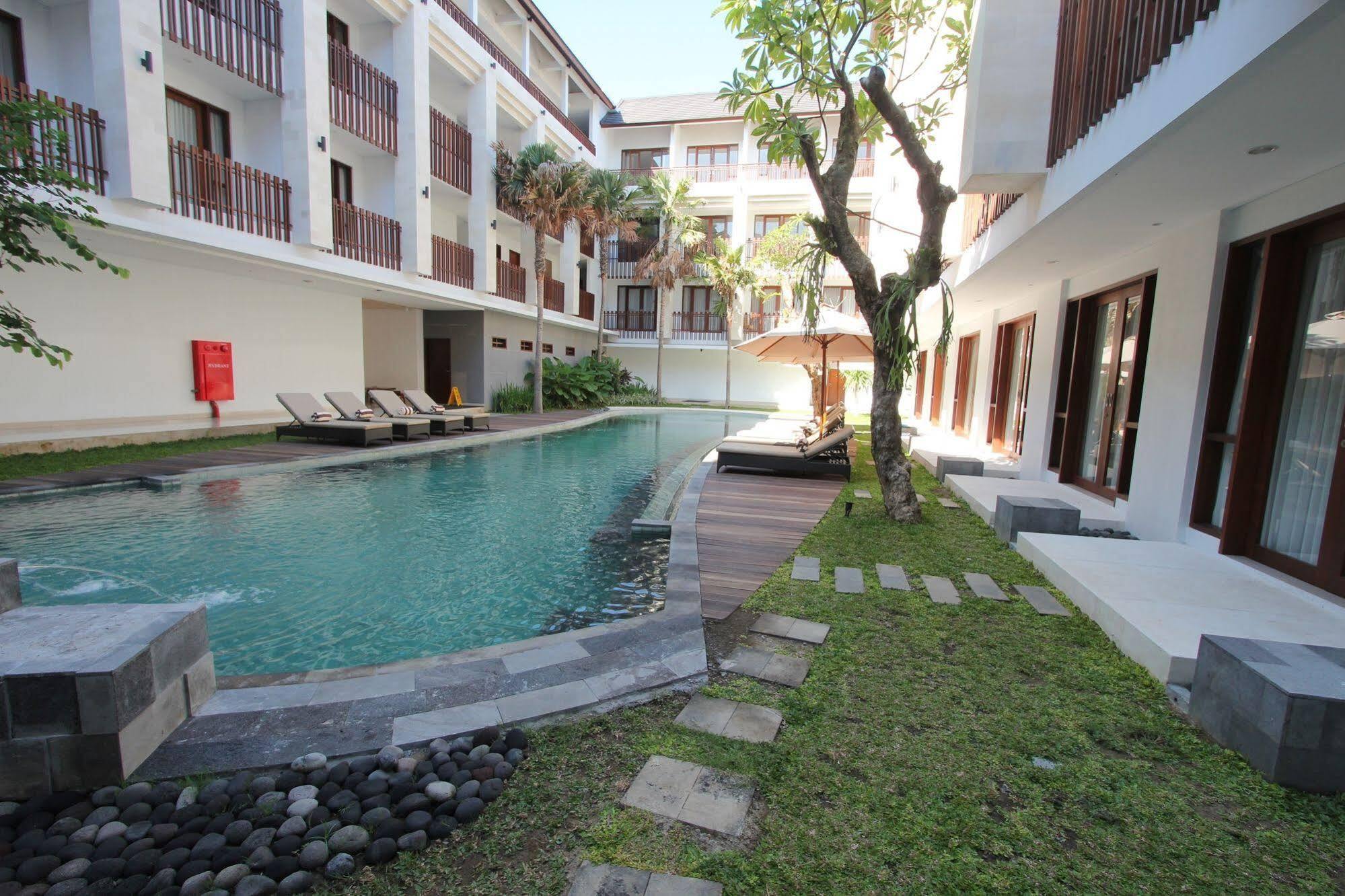 Grand La Walon Hotel Legian Dış mekan fotoğraf