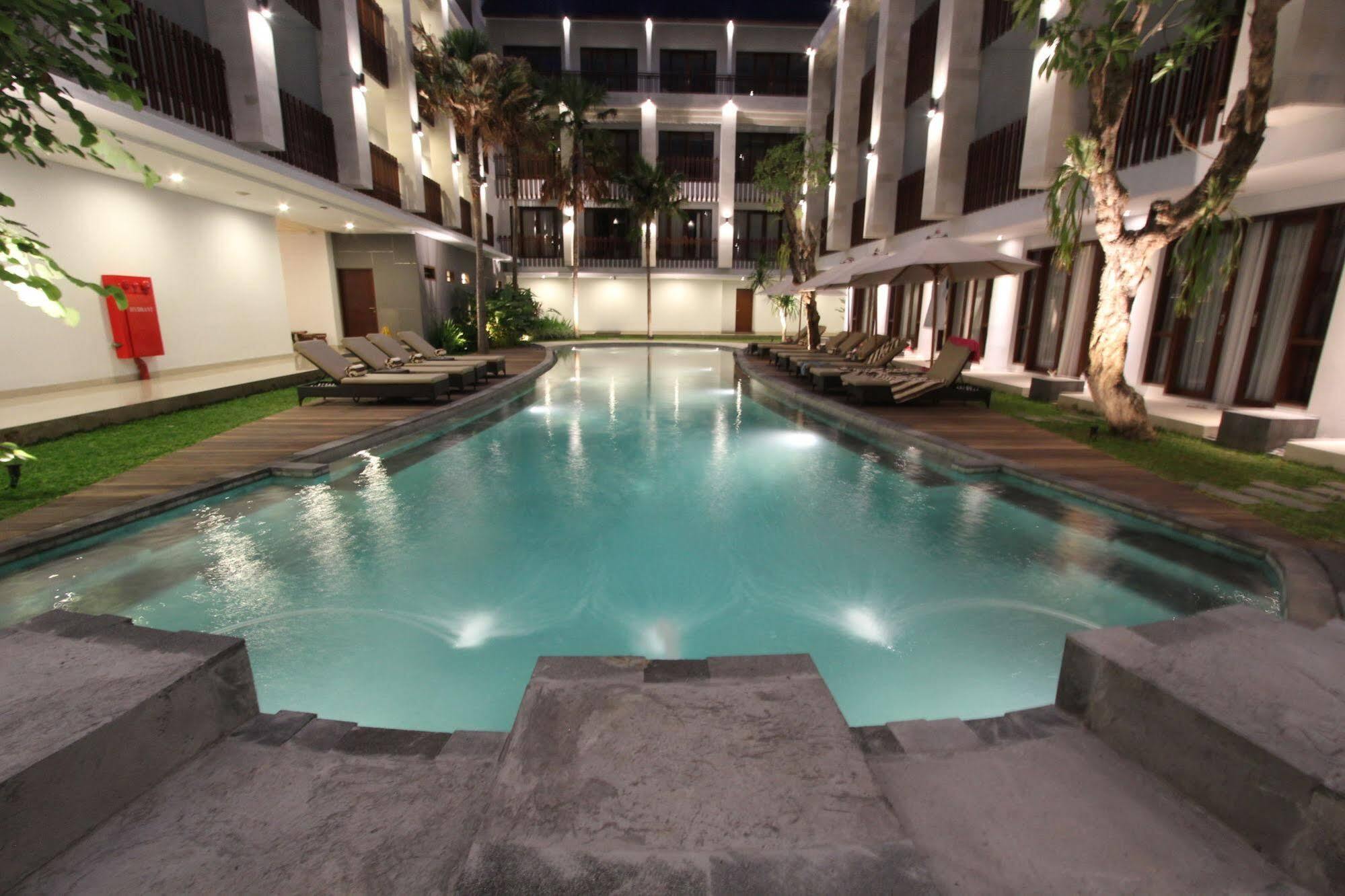 Grand La Walon Hotel Legian Dış mekan fotoğraf